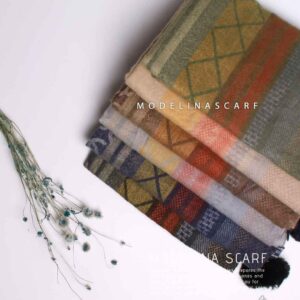 شال موهر پم پم دار