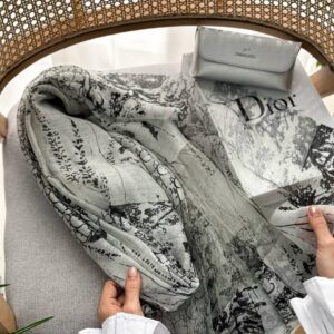 شال تافته نخ ابریشم DIOR