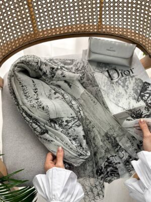 شال تافته نخ ابریشم DIOR