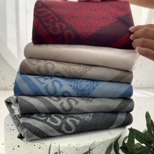 روسری کشمیر چهارفصل قواره۱۴۰ GUESS